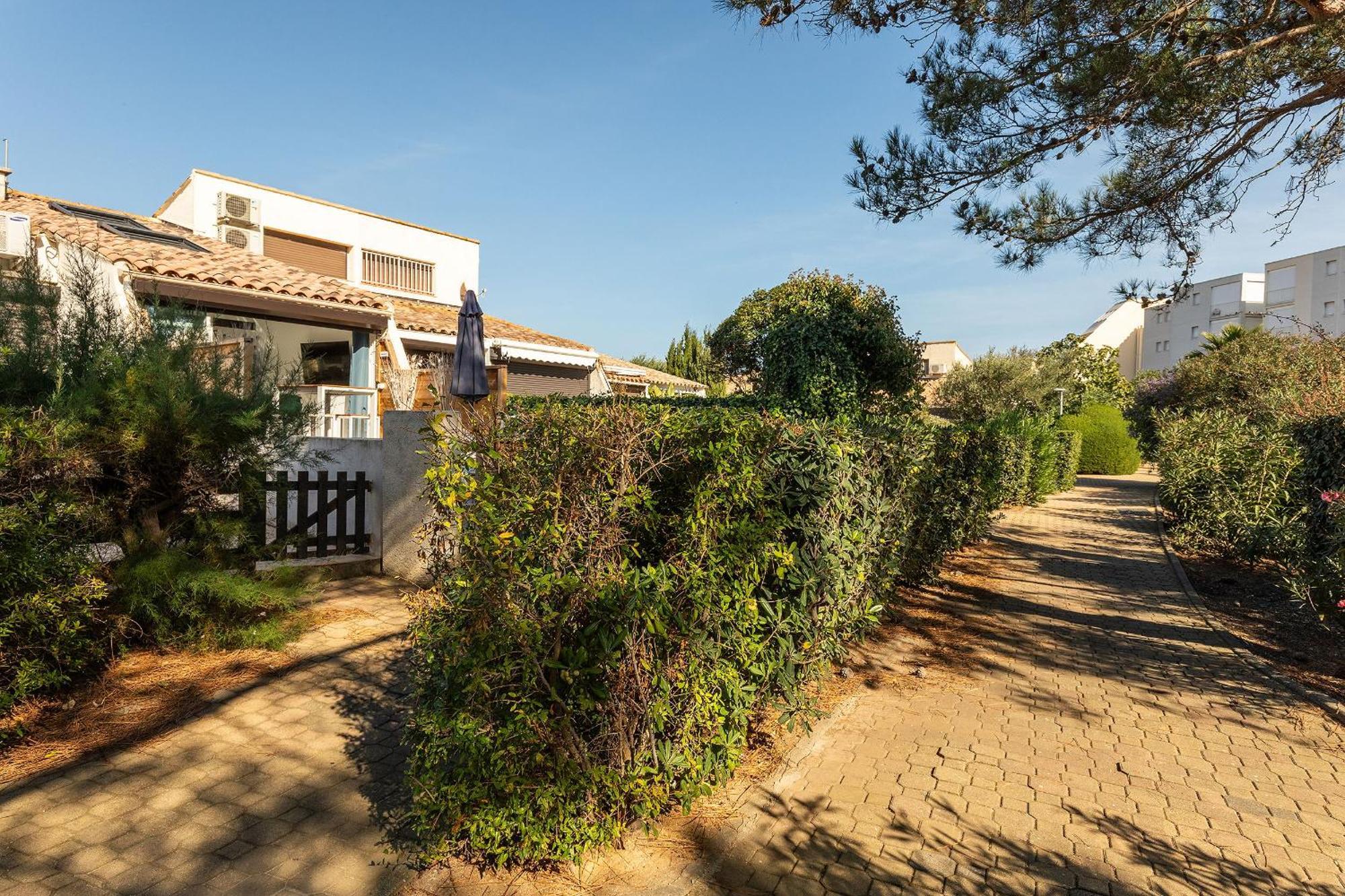 Village Naturiste R4n - La Greenwood Holiday home *